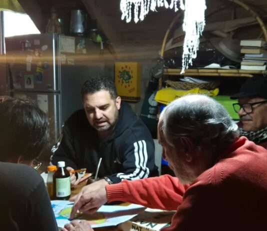 El diputado Luciano Delgado Sempé se reunió con vecinos de Las Perlas